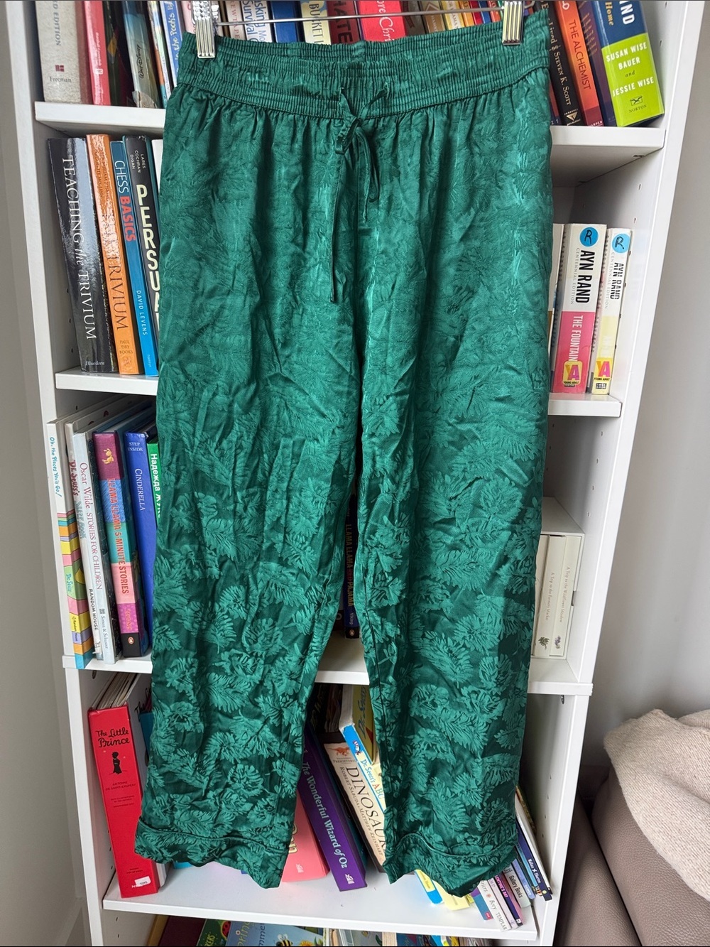 Buru emerald green satin printed draw stick pants